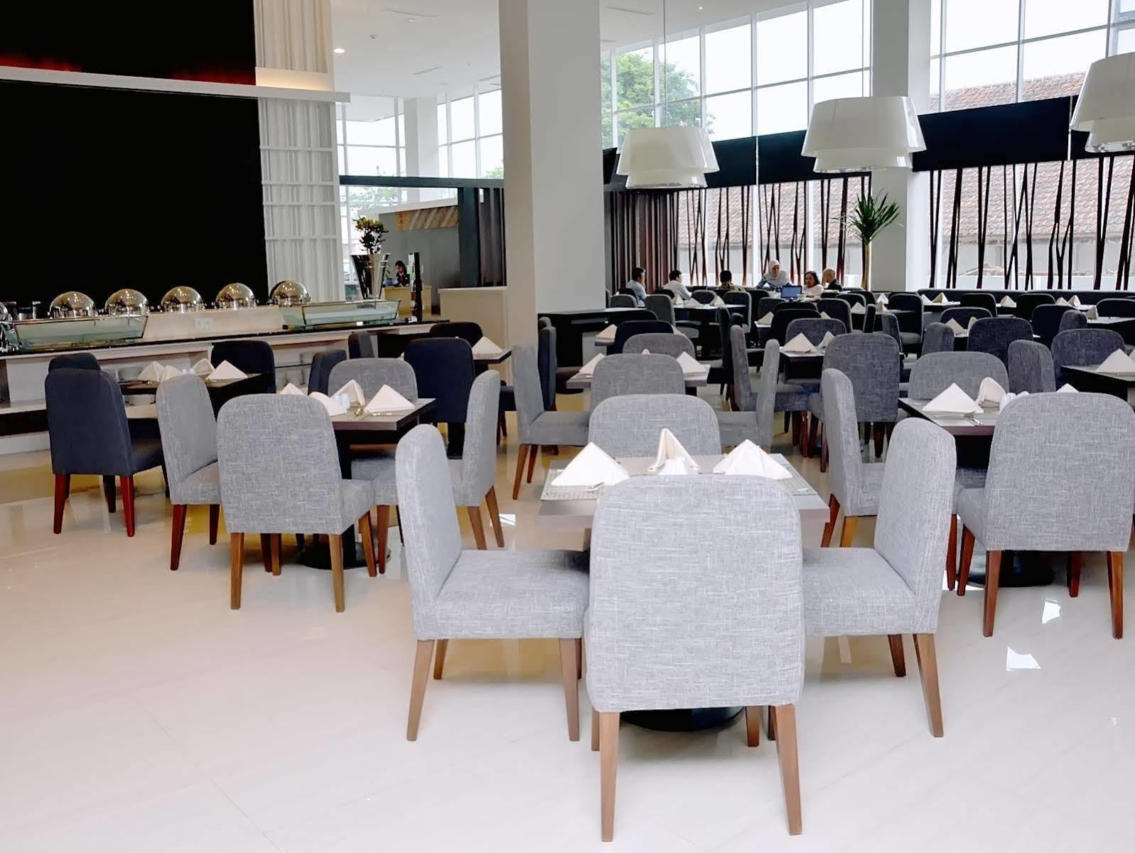 Hotel Santika Pekalongan Zewnętrze zdjęcie